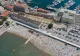 Plaja din Italia unde bărbații și femeile se scaldă separat, despărțiți de un zid