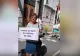 Protest în fața primăriei din Timișoara. Oamenii cer demisia lui Fritz