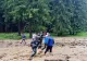 Alertă în județul Argeș! Aproximativ 50 de persoane și 15 mașini au rămas blocate în urma unei viituri puternice