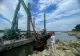 Operațiunea din zona stâncii Pârjoaia continuă. Apele Române au mobilizat excavatoare de 60 de tone și barje cu piatră