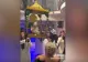 Românii au prins gustul petrecerilor extravagante. Bebeluș - adus pe tronul regal la petrecere