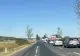 Trafic blocat pe DN 2, în județul Bacău. Un microbuz în care se aflau opt persoane a luat foc în mers