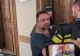 Procurorul acuzat că a tras cu pistolul în timp ce era imobilizat de polițiști, pus în libertate de instanță. Cum se apără omul legii