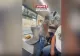 Bărbat reținut după ce ar fi agresat un pasager în tramvai
