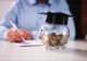 Bursa socială pentru studenți, menținută la 925 de lei. ANOSR cere creșterea la 1.050 de lei