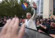 Călin Georgescu, plasat sub control judiciar. Ce a declarat fostul candidat când a părăsit Tribunalul în uralele numeroșilor susținători