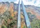 Chinezii au construit lifturi uriașe pe marginea muntelui pentru a ajuta copiii să ajungă la școală VIDEO