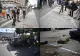 Dezastru în Piața Victoriei după protest. Borduri și dale smulse, spații verzi distruse și aspersoare vandalizate de instigatorii infiltrați