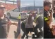 Scene șocante la Arad, după un scandal în parcarea unui supermarket. O tânără de 20 de ani a fost reținută de polițiști - VIDEO