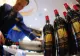 De ce se lasă dopul sticlei de vin pe masă după deschidere? Secretul explicat de somelieri