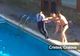 O poliţistă a fost aruncată în piscină 
