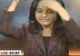 O prezentatoare din India s-a pieptănat în direct la TV - VEZI VIDEO