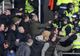 VIDEO / Un fan înjunghiat şi bătăi între sute de suporteri, în cea mai mare rivalitate din fotbalul britanic, West Ham-Millwall!