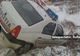O maşină de poliţie a derapat şi a rămas împotmolită pe marginea drumului