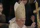 Papa Benedict al XVI-lea, atacat în timpul slujbei de Crăciun de o femeie instabilă psihic - VEZI FILMUL ATACULUI