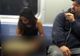 Călătorii dintr-un metrou, ÎNMĂRMURIŢI! Ce s-a apucat să facă o tânără în văzul tuturor