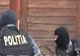 Filmul unei descinderi a mascaţilor, viral pe internet. Poarta le-a dat bătăi de cap poliţiştilor 