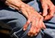 Simptomele bolii Parkinson şi alte probleme pe care mâinile tale le pot indica