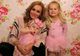 O mamă şi-a transformat FETIŢELE în PĂPUŞI BARBIE VII: "Ce-i în neregulă cu asta?"