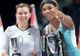 SIMONA HALEP. Serena Williams a făcut o poză cu trofeul de la Singapore în ciuda sportivei noastre
