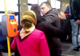 Incredibil! Scene-şoc într-un tramvai din Bucureşti. Un controlor RATB a sărit să bată un călător