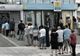Băncile din Grecia s-au redeschis, după 3 săptămâni. Vin scumpiri peste greci