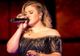 Anunţul emoţionant făcut de Kelly Clarkson în timpul unui concert. "Nu plănuisem să vă spun asta"