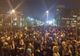 Românii, din nou în stradă, pentru a treia zi. 15.000 de oameni au protestat în Piaţa Universităţii