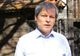 Sondaj: Premierul Dacian Cioloș este dorit la șefia PNL