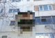Când vecinii s-au uitat la etajul 2 au încremenit: un balcon nemaivăzut apăruse peste noapte
