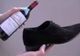 Poţi să deschizi o sticlă de vin fără un tirbuşon?