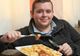 El este bărbatul care ştie sigur care e mâncare lui preferată. De 22 de ani doar asta mănâncă