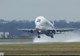 Balena albă, cel mai mare avion civil cargo, aterizează la București