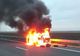 O maşină a ars ca o torţă pe autostrada Soarelui 