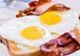 STUDIU Şunca grasă şi ouăle prăjite, cel mai sănătos mic dejun