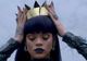 Rihanna, lipsă de respect la adresa Reginei Elisabeta a II-a! Fotografiile care au stârnit revoltă