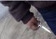 Un taximetrist a scos cuțitul la un tânăr pentru că ar fi refuzat să plătească 200 de lei pe o cursă