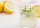 De ce să NU pui niciodată o bucată de lămâie în băutură