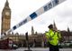 Panică la Londra. Un bărbat a fost reținut sub amenințarea armelor în fața Parlamentului 