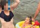 Erau la plajă când femeia a făcut asta, în fața tuturor. Reacția fiicei ei spune TOTUL