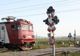 A scăpat ca prin minune, după ce maşina sa a fost lovită de tren