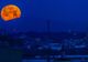 Cum s-a văzut super-luna albastră de ieri