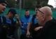 ŞOC! Cum se poartă un jandarm cu un suporter în vârstă, cu bilet în mână, pe care nu-l lasă la meci
