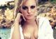 Alexandra Stan, cu sânii la vedere când a vrut să copieze o scenă din Baywatch