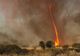 Imagini incredibile! O tornadă de foc, filmată în timp ce face ravagii 