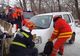 Autoturism în pericol de prăbușire. Imagini dramatice