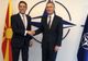 NATO a semnat actul de aderare a Macedoniei. Un pas istoric, după acordul cu Grecia
