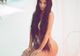 Kim Kardashian a uitat că e goală. S-a ridicat de jos şi s-a văzut tot