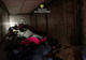 34 de migranți, descoperiți într-un autotren cu vopseluri(Video)