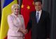 Dăncilă s-a întâlnit cu premierul Chinei, în timp ce Dragnea ataca "maimuțoii și măscăricii" din UE